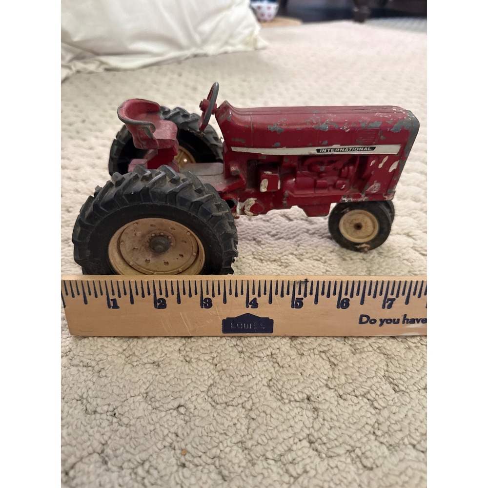 Vintage Ertl International Harvester Diecast Tractor 1/16 Scale Red Toy IH